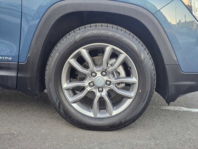 Used 2024 GMC Terrain SLT image 9