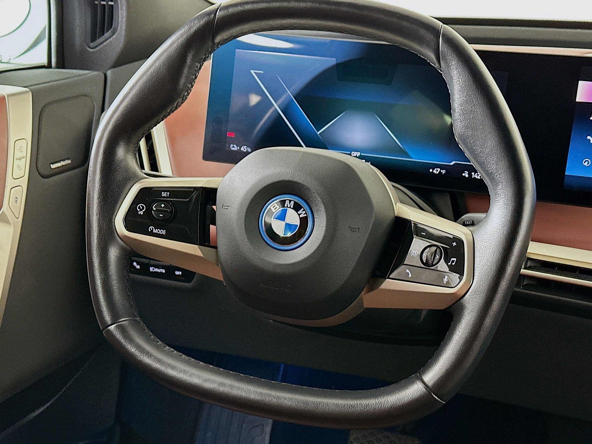 Used 2022 BMW iX xDrive50 w/ Premium Package image 8