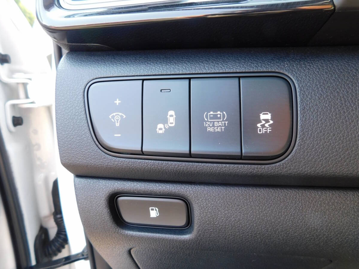 Used 2019 Kia Niro S Touring FWD image 19