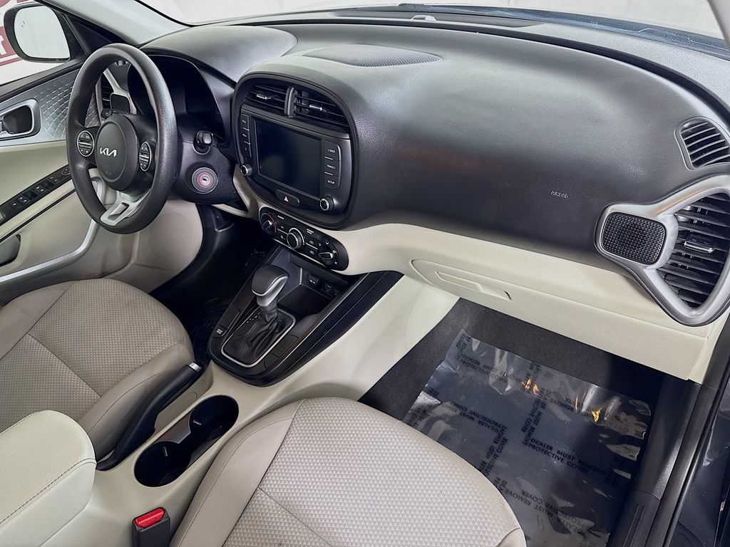 Used 2023 Kia Soul LX w/ LX Technology Package FWD image 29
