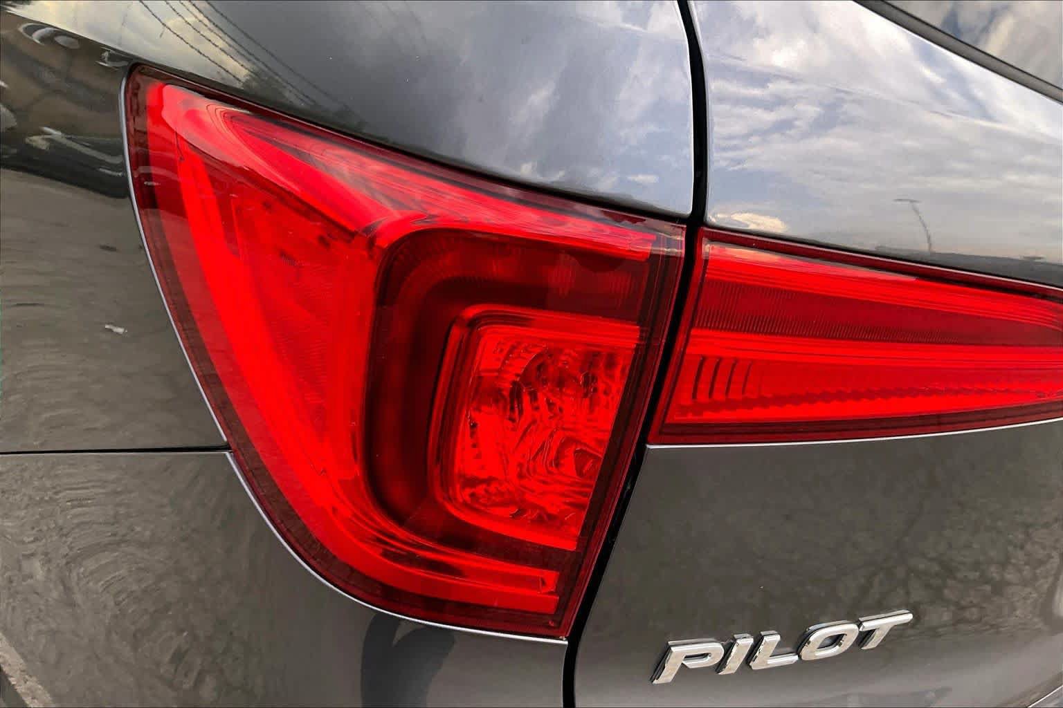 Used 2017 Honda Pilot EX image 28