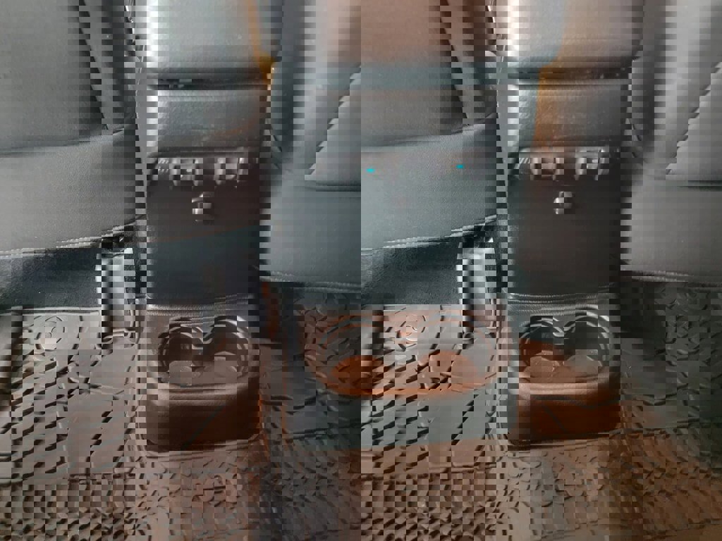 Used 2018 Jeep Wrangler Unlimited Rubicon w/ Connectivity Group image 31