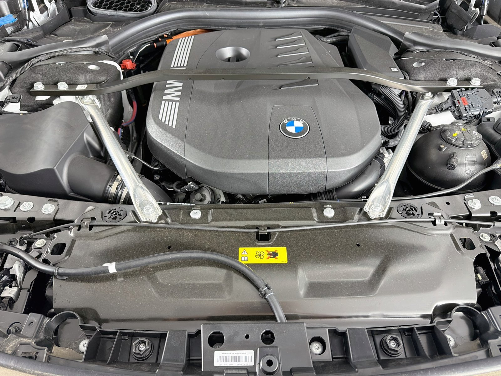 New 2026 BMW 750e xDrive w/ Premium Package AWD/4WD image 32