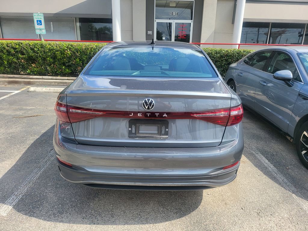 Used 2025 Volkswagen Jetta Sport image 5