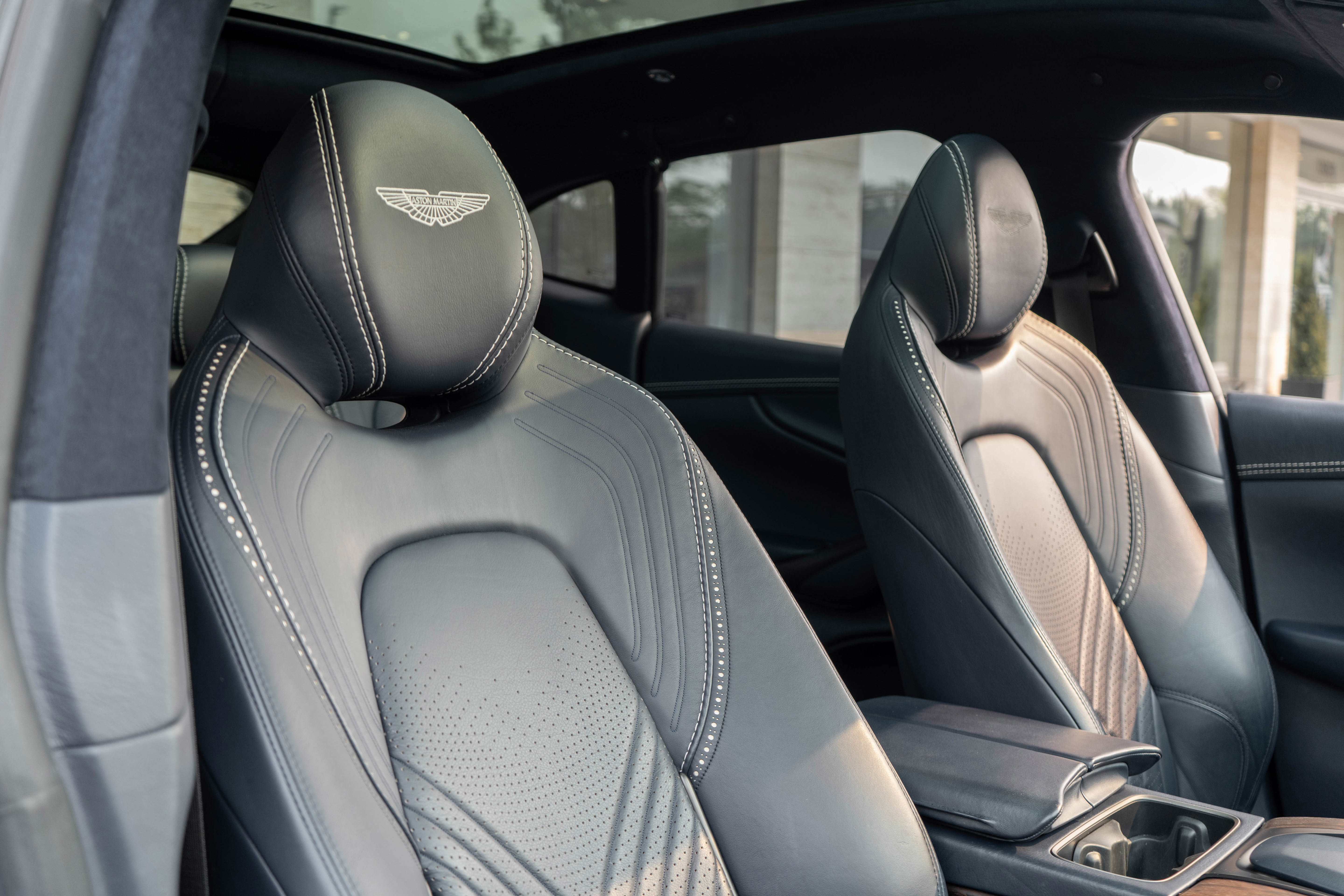 Used 2021 Aston Martin DBX image 34