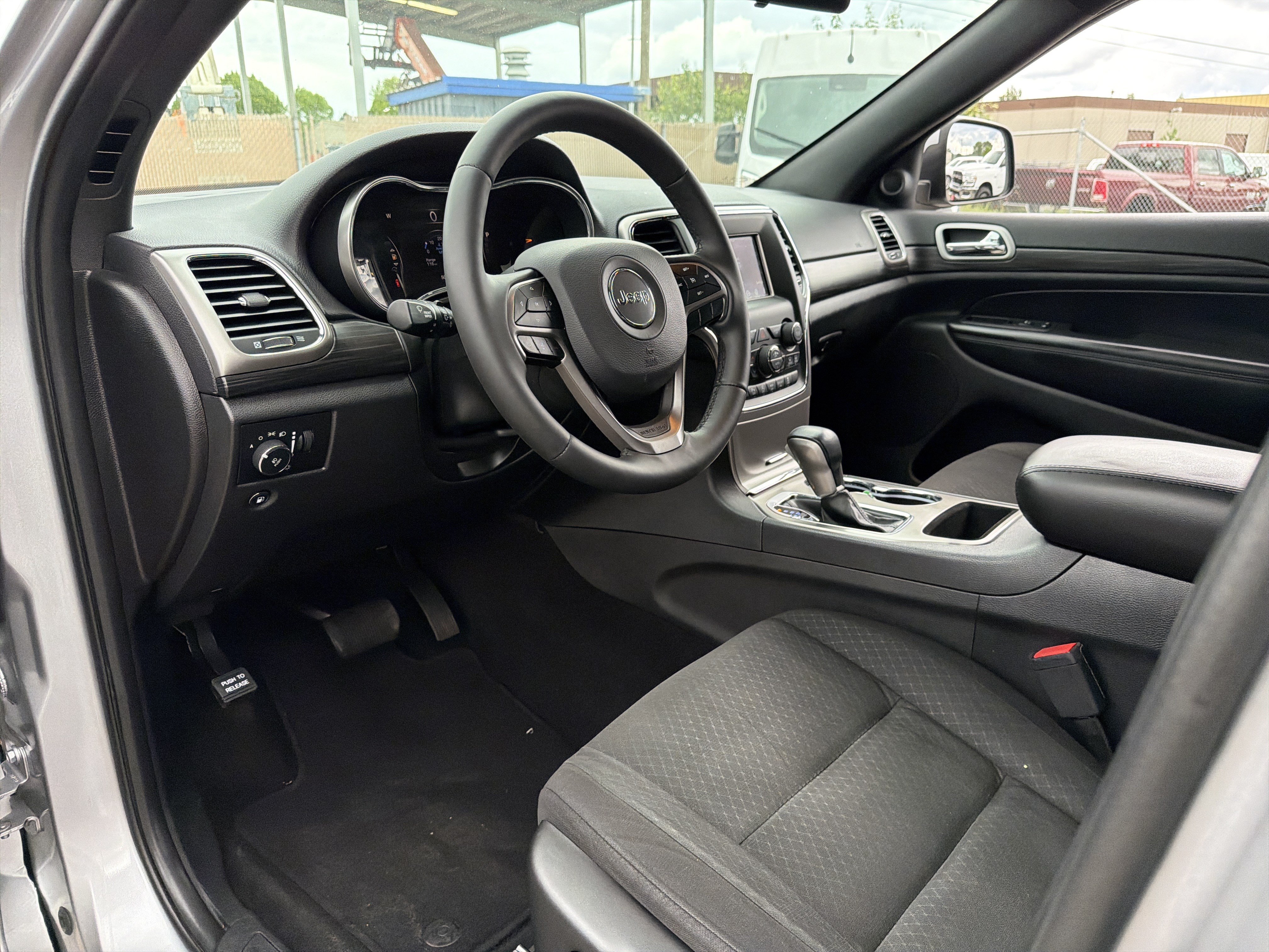 Used 2021 Jeep Grand Cherokee Laredo w/ Security & Convenience Group AWD/4WD image 9