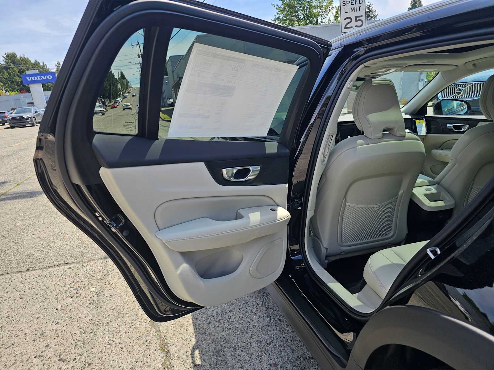 New 2026 Volvo V60 B5 Cross Country Plus w/ Protection Package Premier AWD/4WD image 17