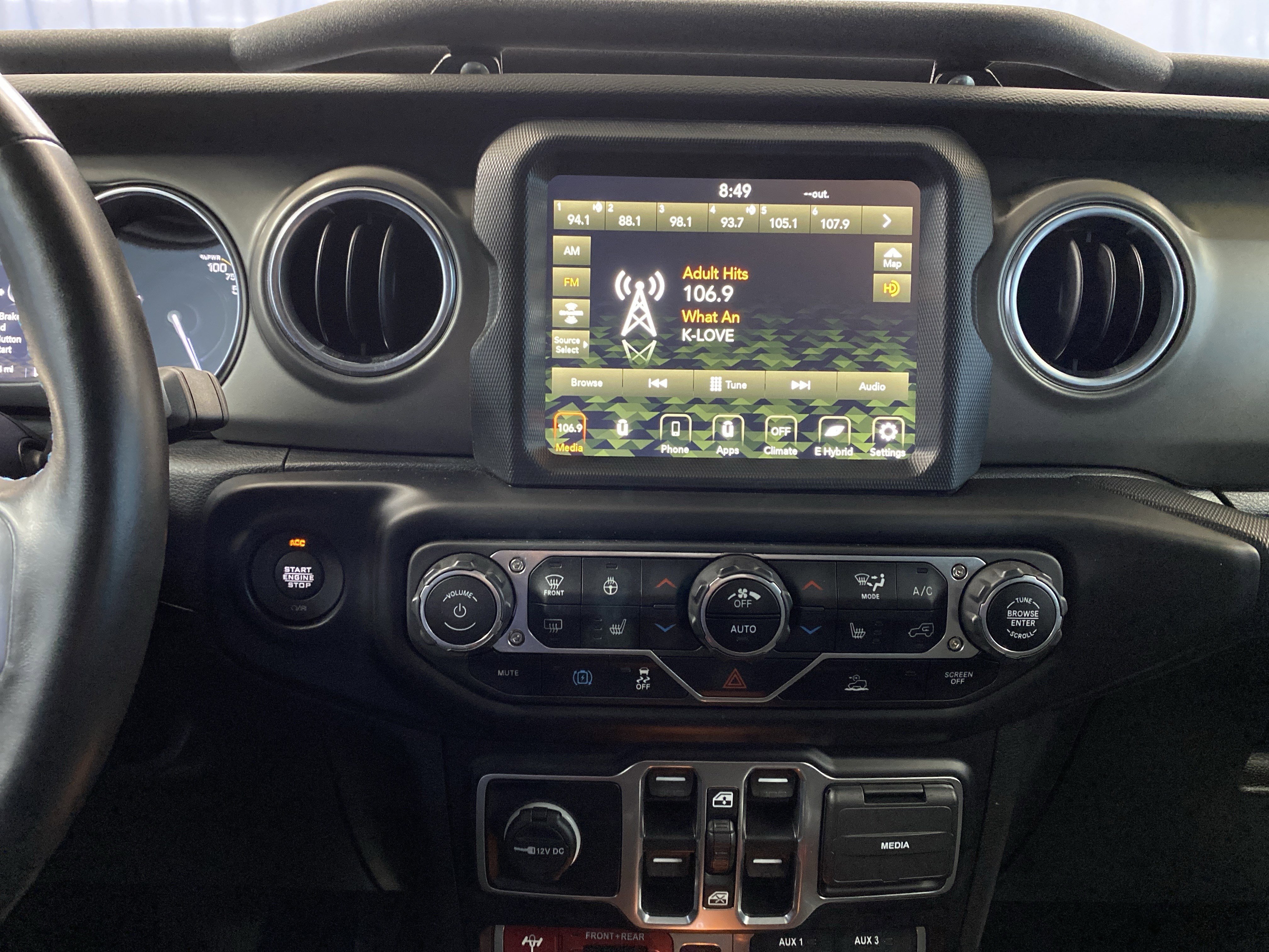 Used 2022 Jeep Wrangler Unlimited Rubicon 4xe w/ Cold Weather Group image 16