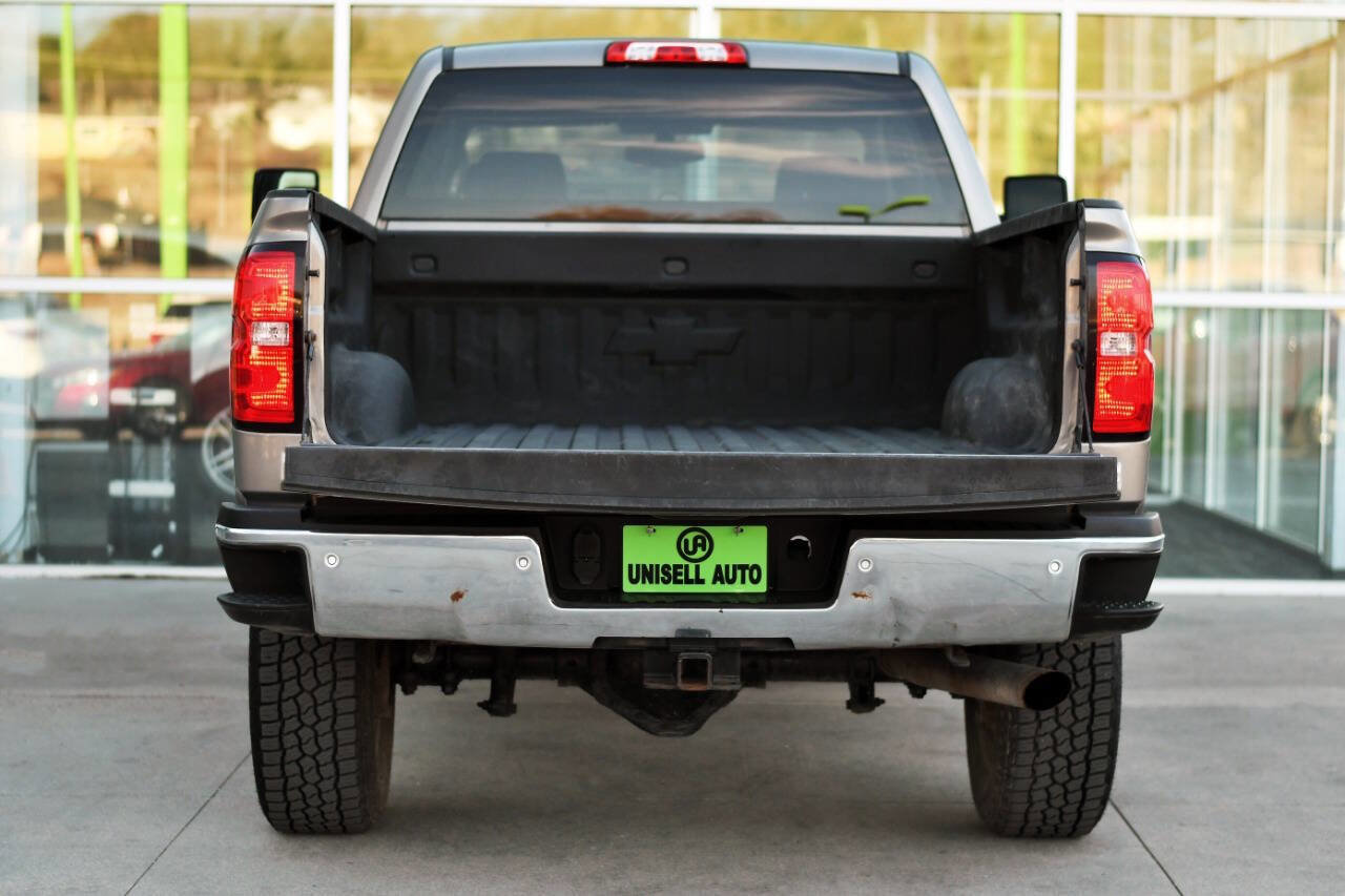 Used 2017 Chevrolet Silverado 2500 LTZ w/ Vortec Plus Package image 7