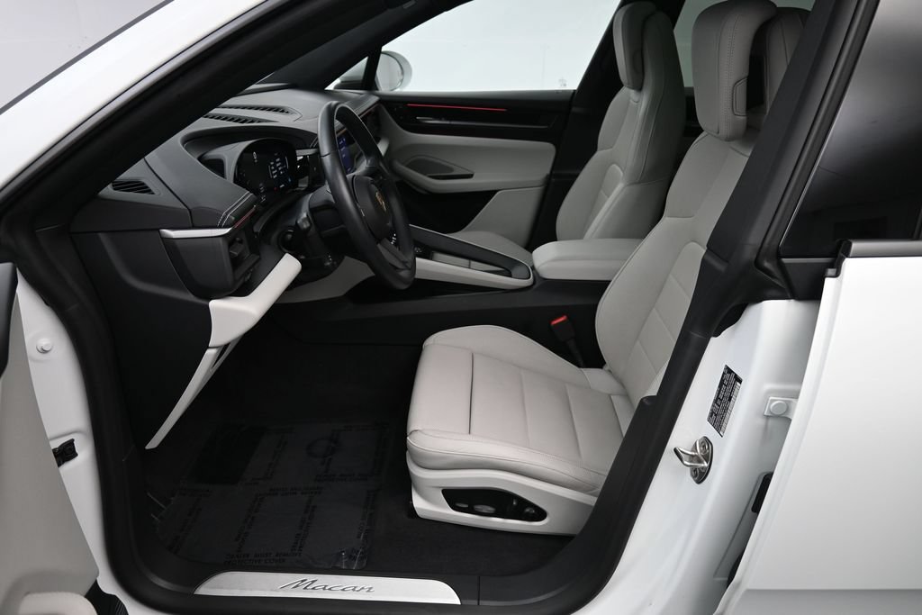 Certified 2025 Porsche Macan Electric RWD image 10