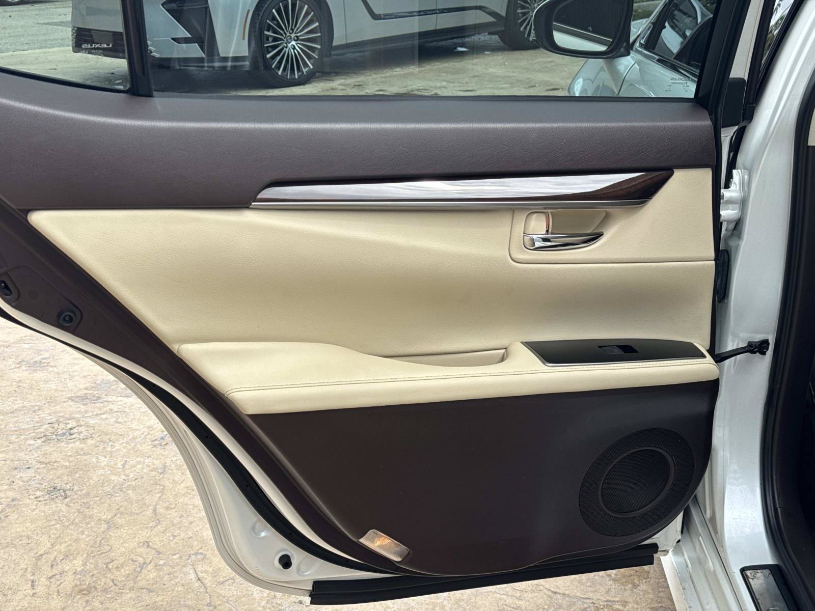Used 2017 Lexus ES 350 w/ Premium Package FWD image 16