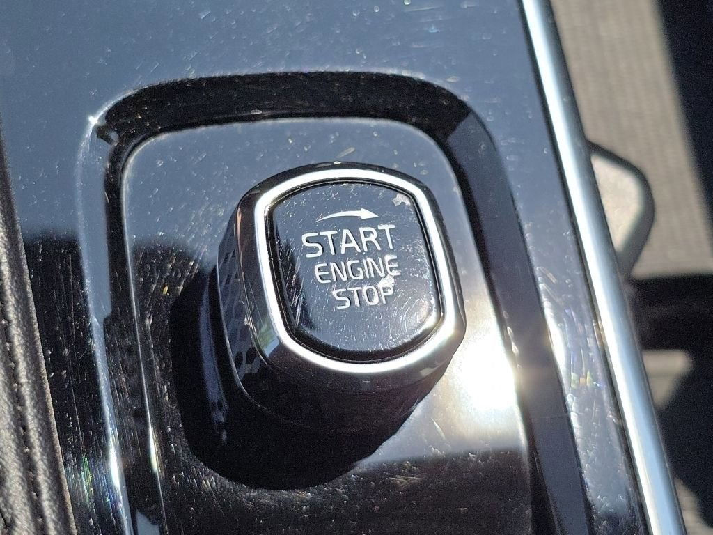 Used 2023 Volvo XC90 B5 Plus image 10