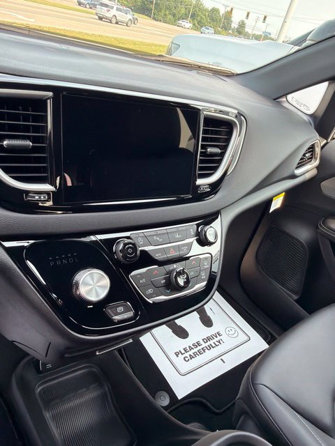 New 2027 Chrysler Pacifica LX FWD image 15