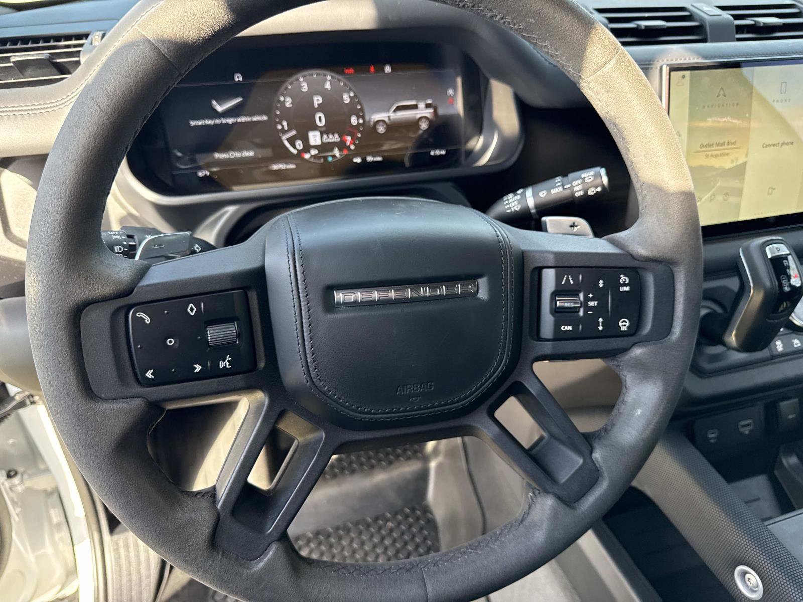 Used 2023 Land Rover Defender 110 V8 image 26