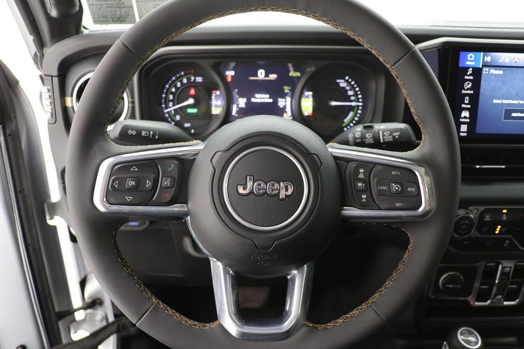 Used 2024 Jeep Wrangler Unlimited Sahara AWD/4WD image 17