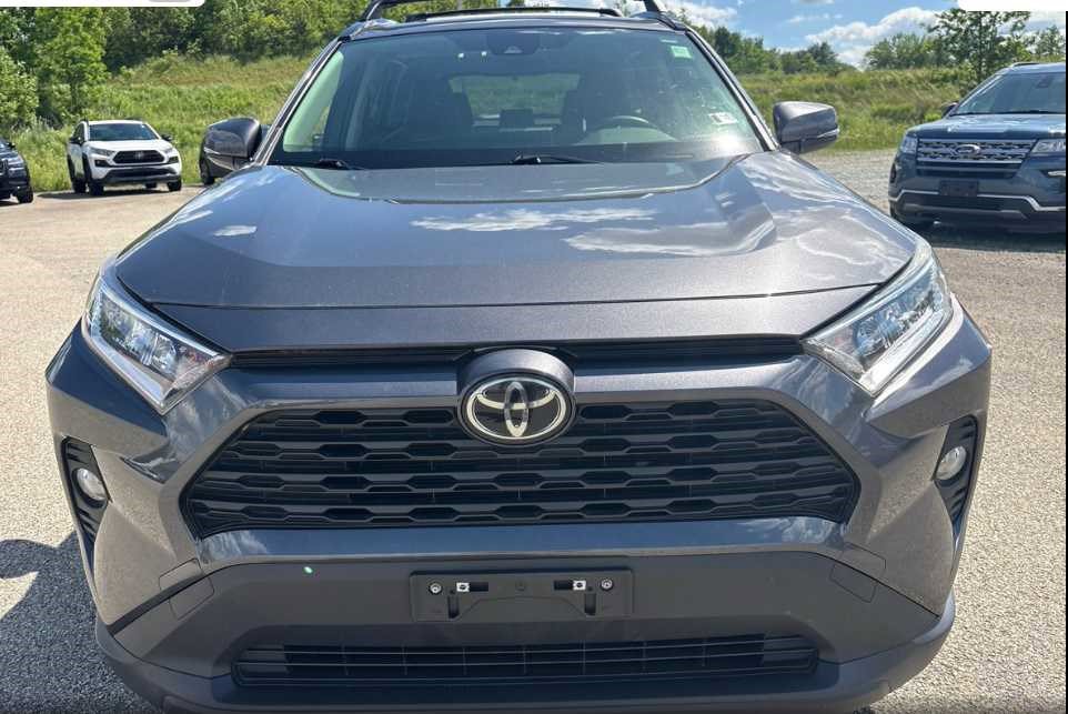 Used 2020 Toyota RAV4 XLE w/ Convenience Package AWD/4WD image 2
