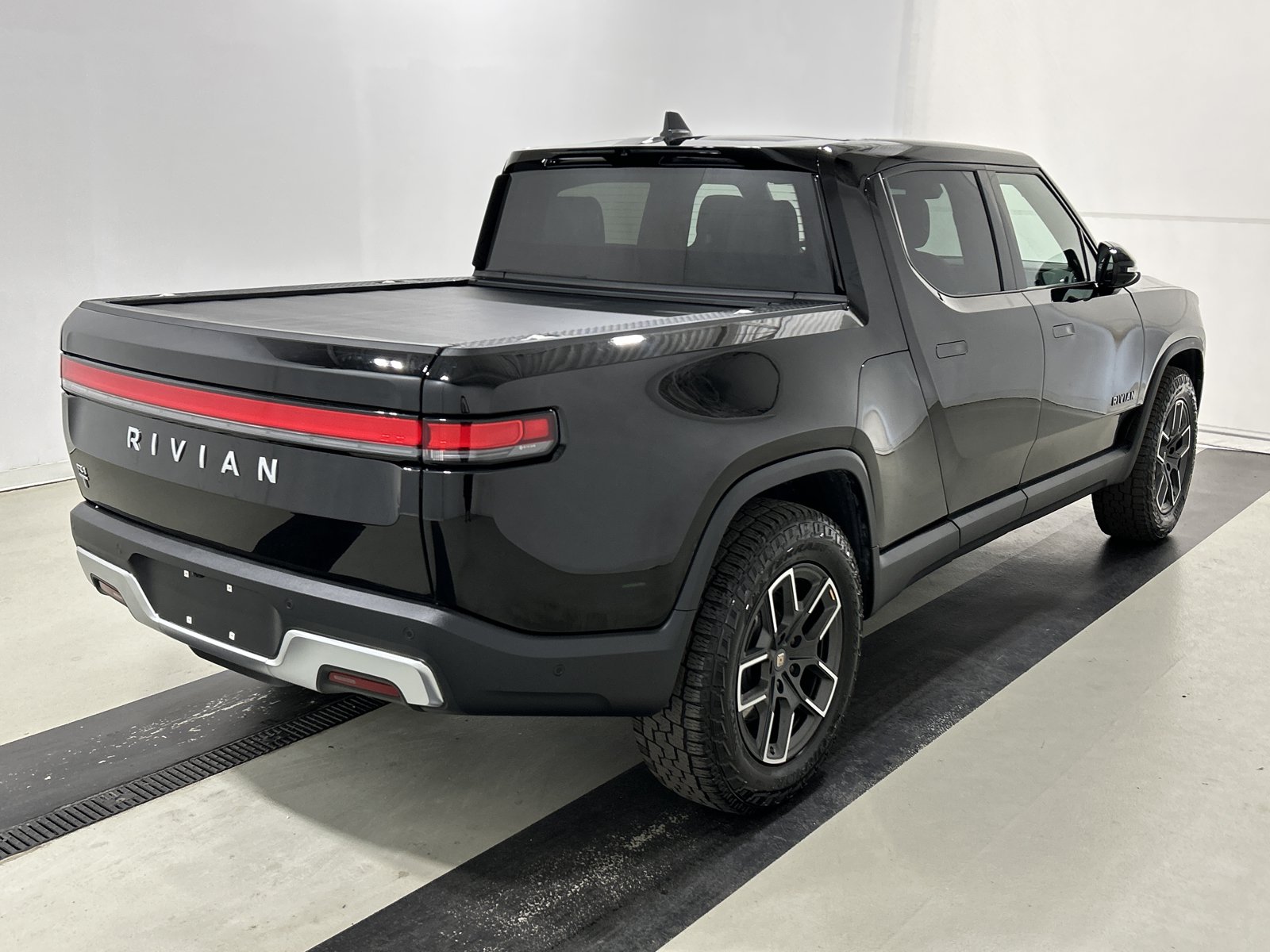 Used 2025 Rivian R1T Adventure AWD/4WD image 5