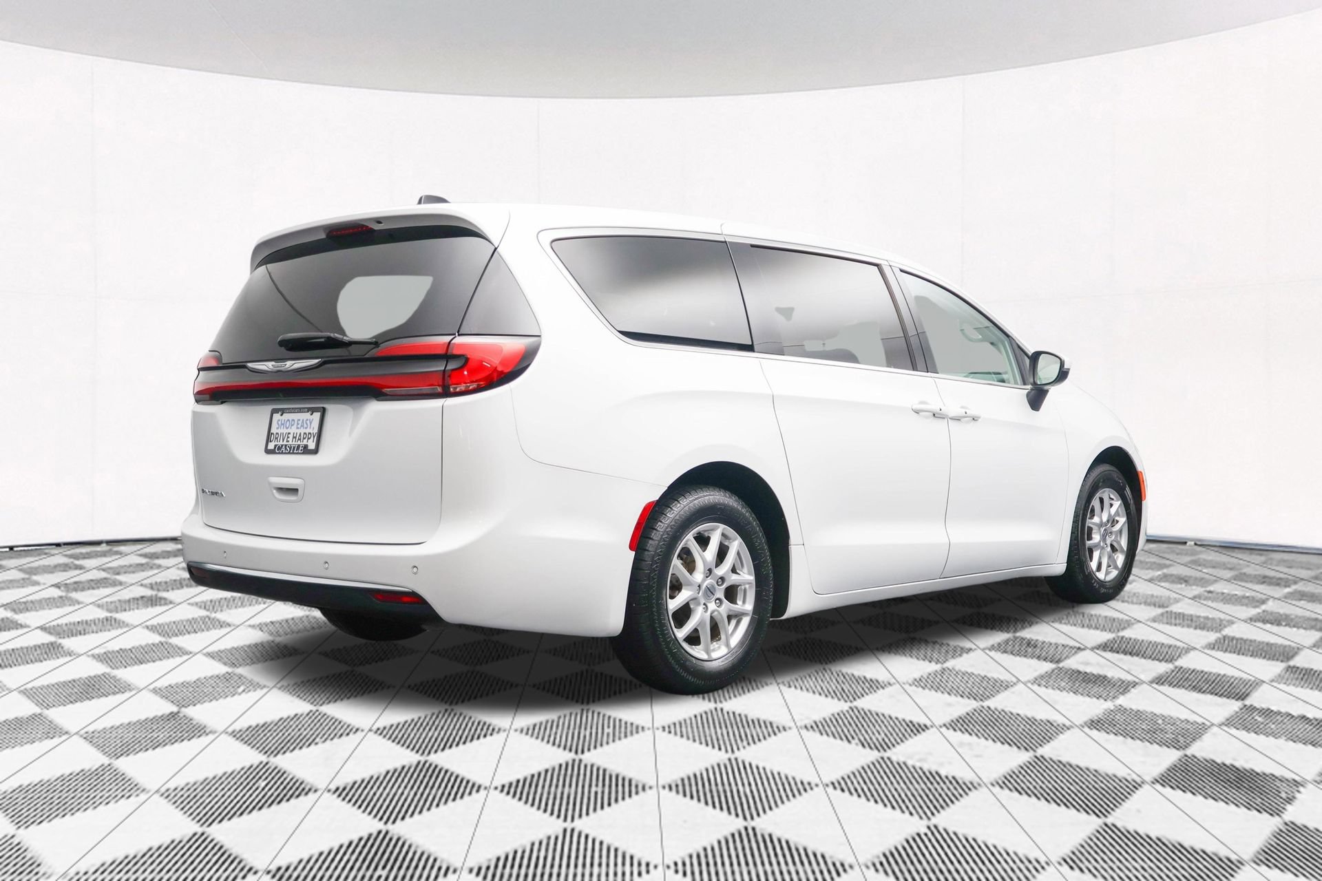 Used 2023 Chrysler Pacifica Touring-L FWD image 43
