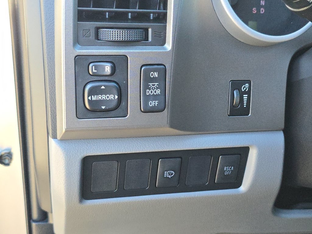 Used 2014 Toyota Sequoia SR5 AWD/4WD image 33