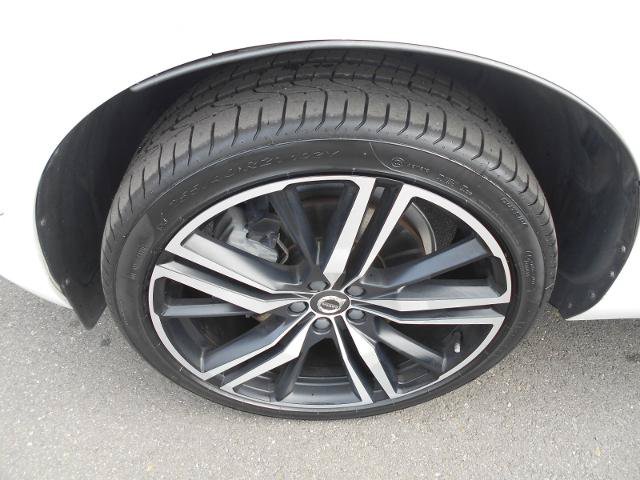 Used 2020 Volvo XC60 T6 R-Design w/ Protection Package Premier AWD/4WD image 18