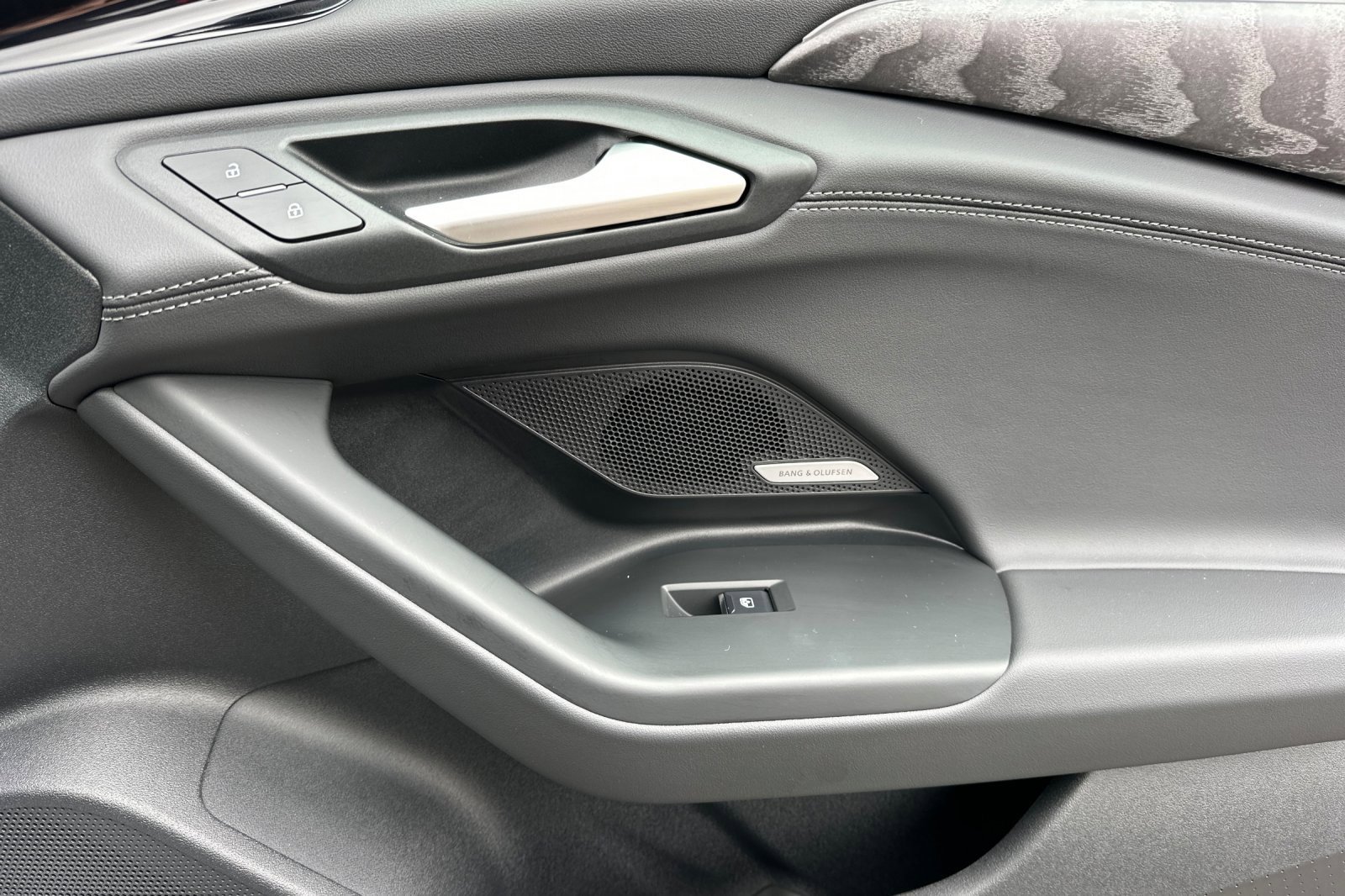 Used 2025 Audi A6 e-tron Premium Plus w/ Premium Plus image 19