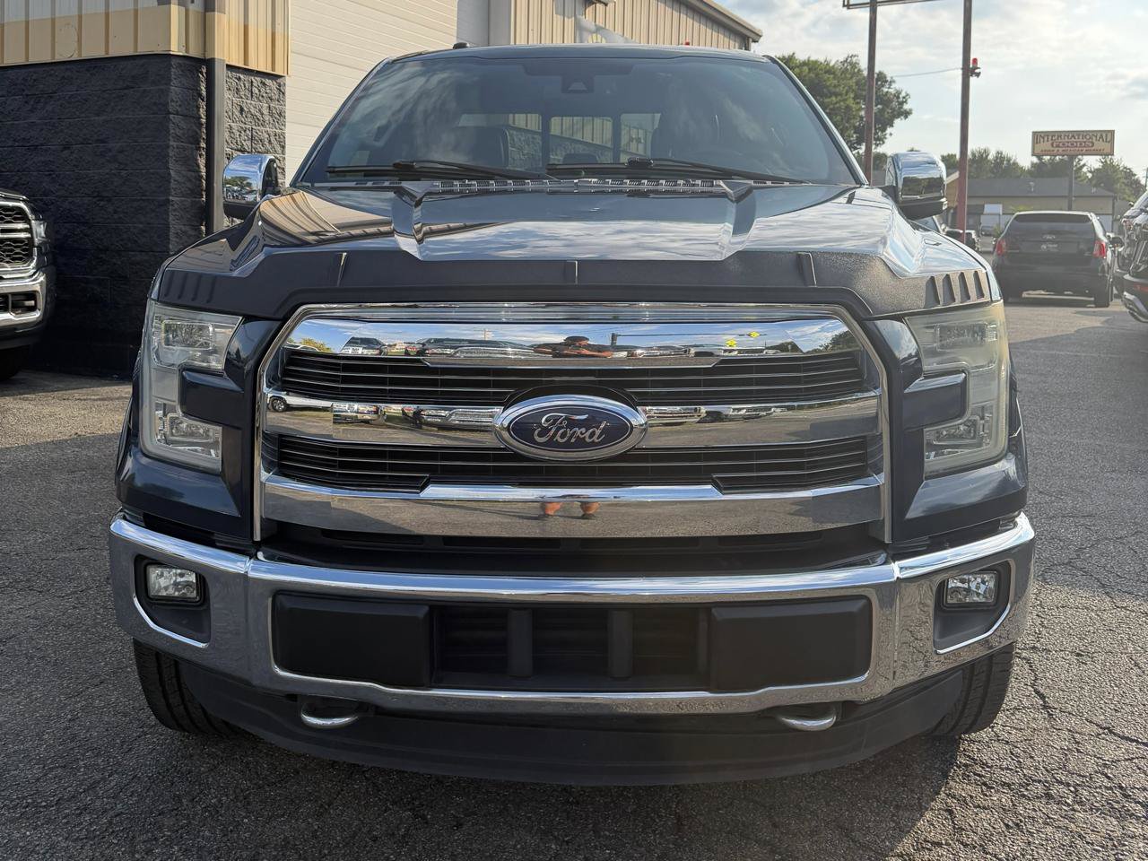 Used 2015 Ford F150 Lariat w/ Equipment Group 502A Luxury AWD/4WD image 8