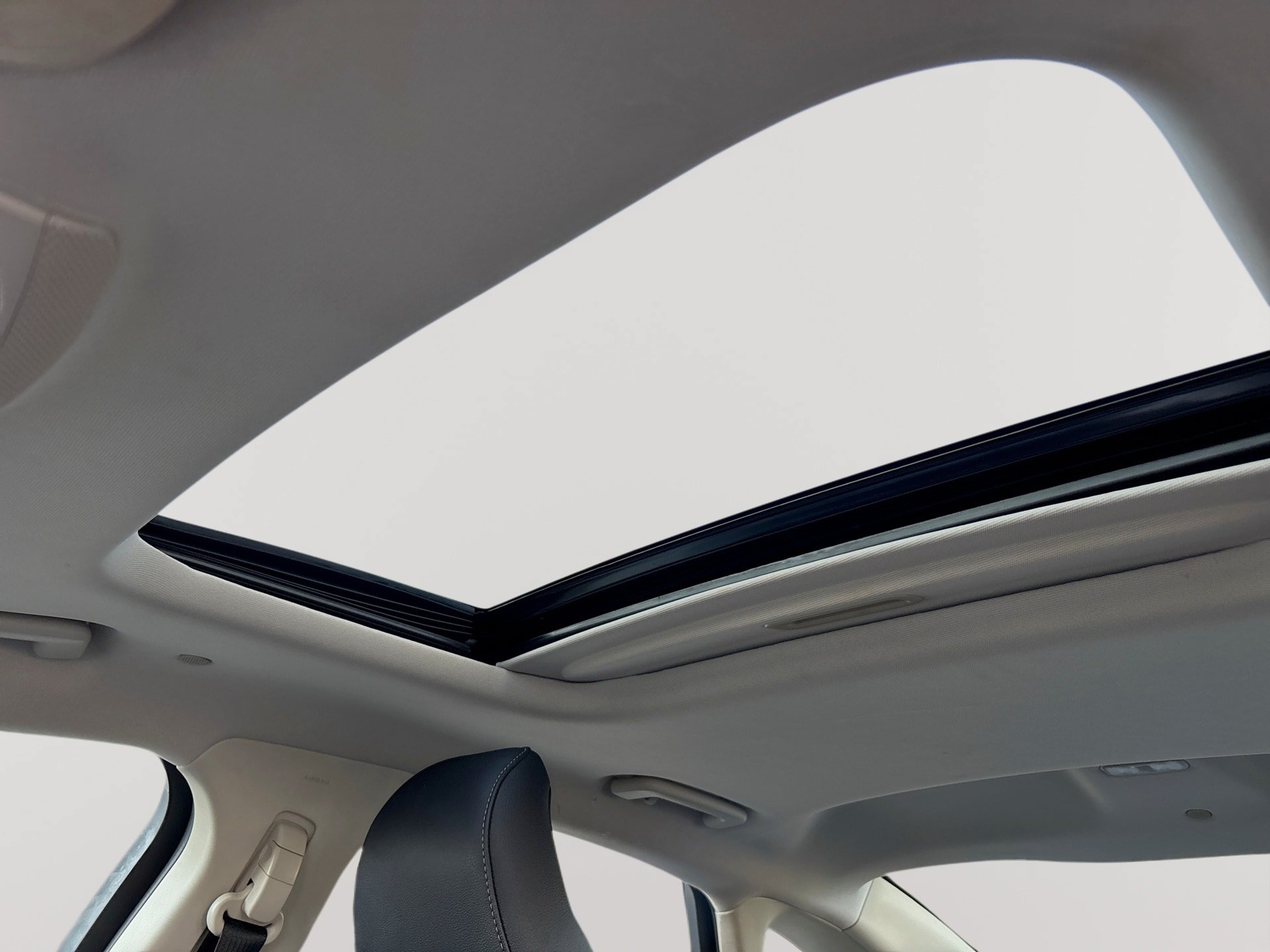 Used 2018 Ford Fusion Energi Titanium FWD image 16