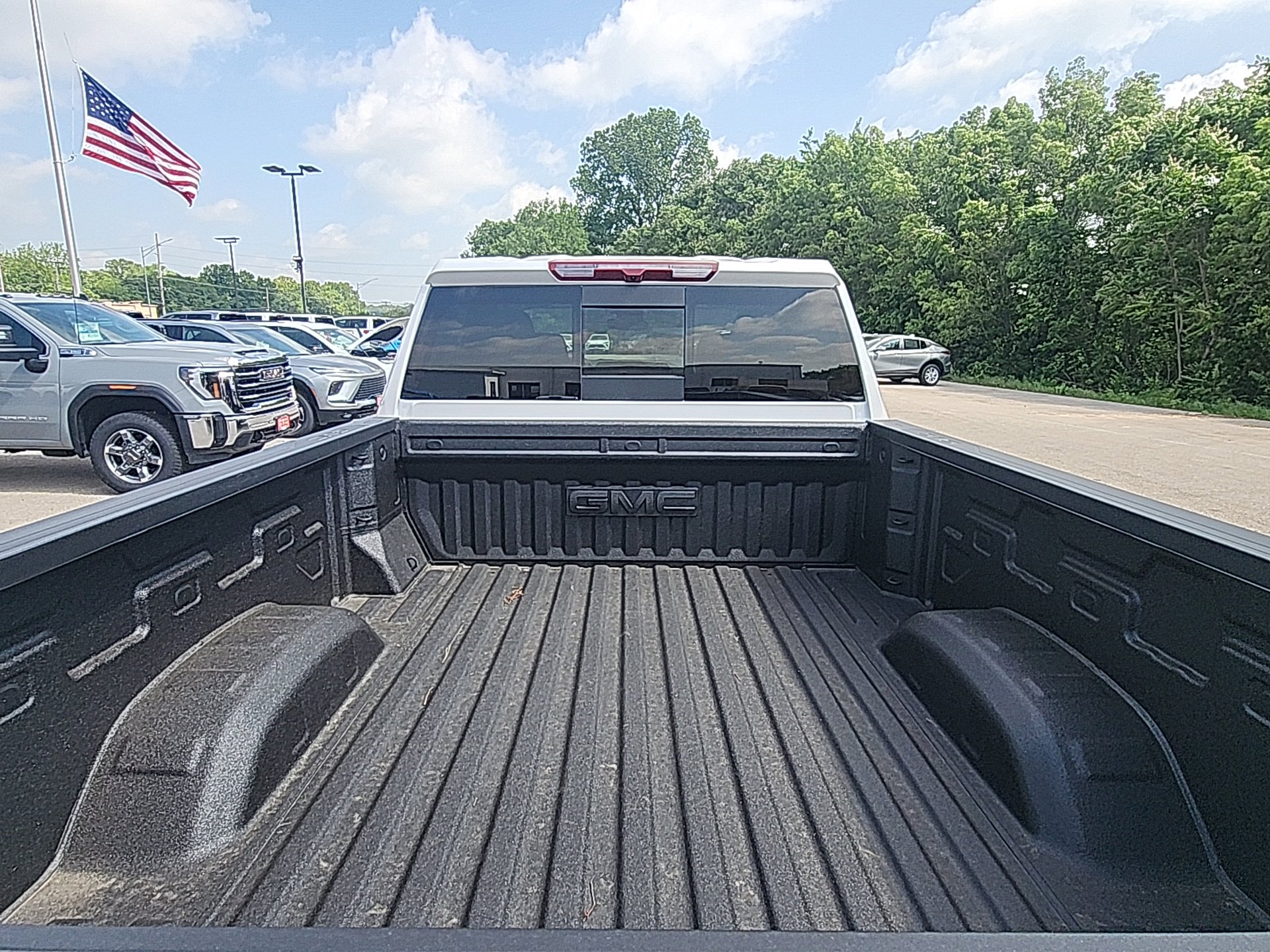 New 2025 GMC Sierra 2500 SLT w/ SLT Convenience Package image 8