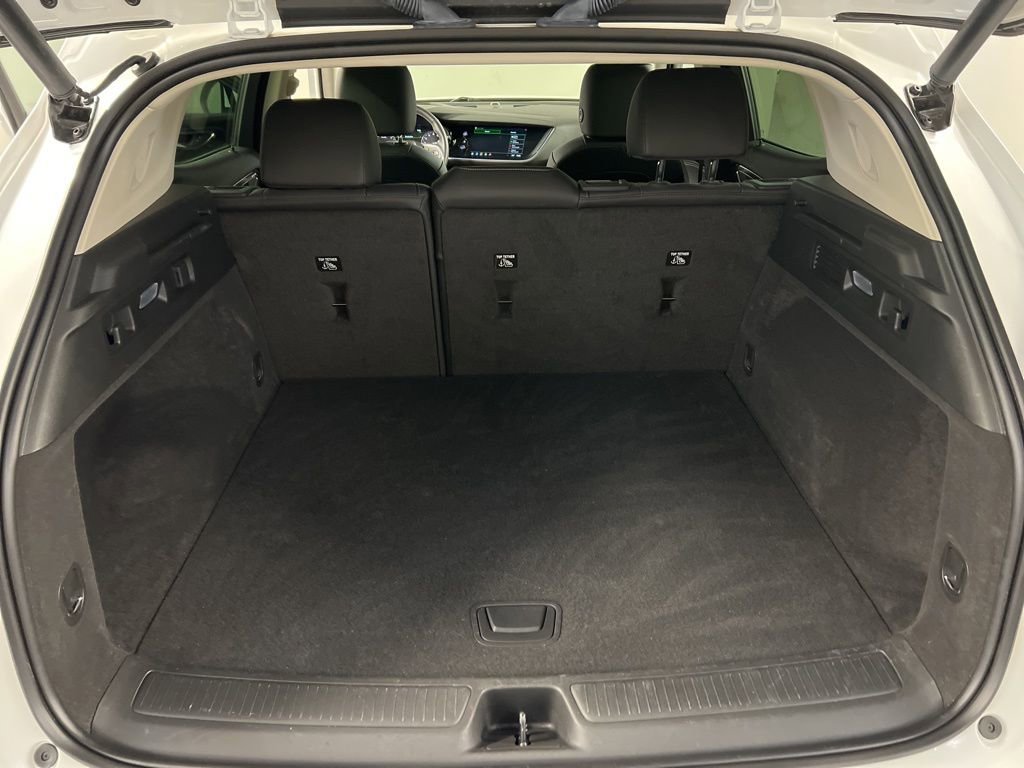 Used 2023 Buick Envision Essence image 32