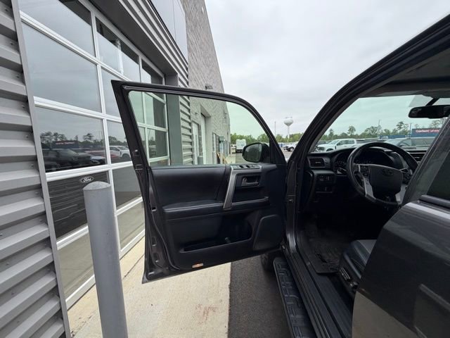 Used 2015 Toyota 4Runner SR5 Premium AWD/4WD image 18