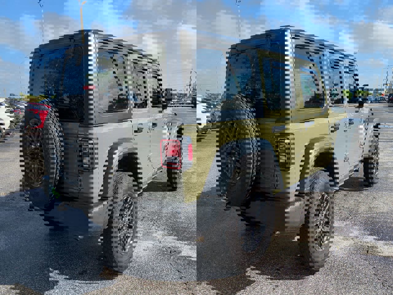 Used 2025 Jeep Wrangler Sport image 4