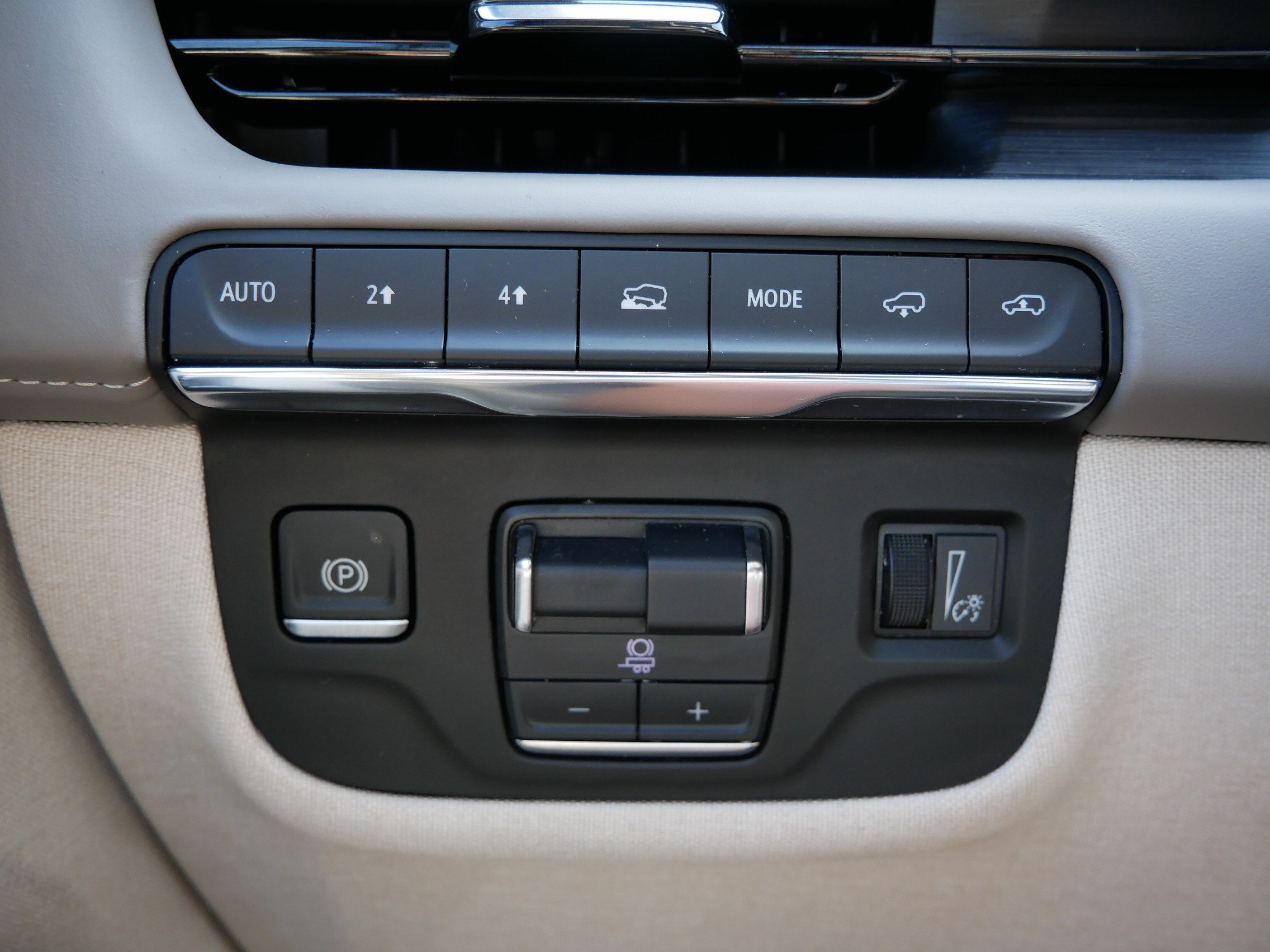 Certified 2024 Cadillac Escalade Sport Platinum w/ LPO, ONYX Package AWD/4WD image 27
