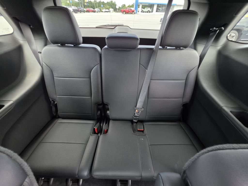 Used 2026 Chevrolet Traverse LT AWD/4WD image 16