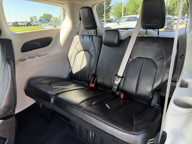 Used 2023 Chrysler Pacifica Touring-L FWD image 31