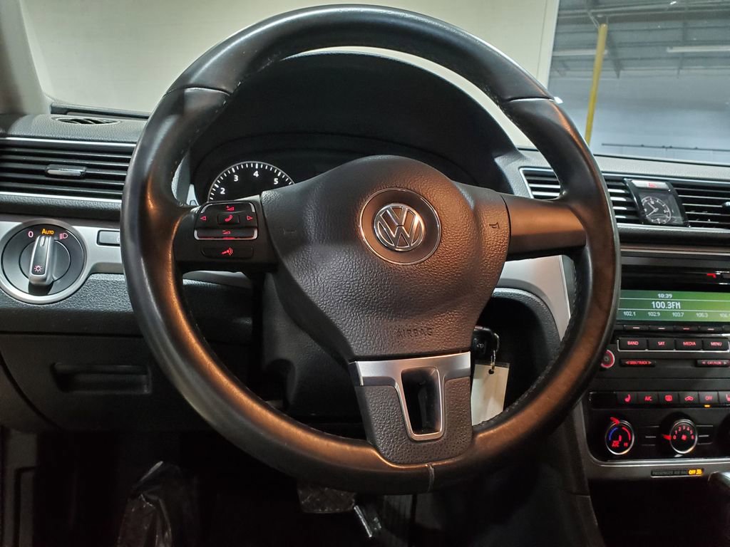 Used 2015 Volkswagen Passat 1.8T Wolfsburg Edition image 28