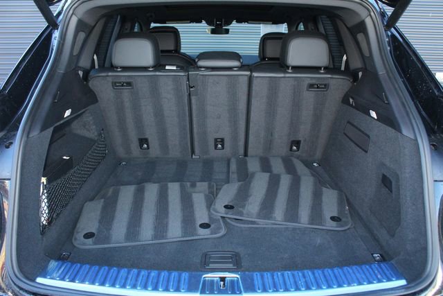 Certified 2023 Porsche Cayenne Platinum Edition image 12