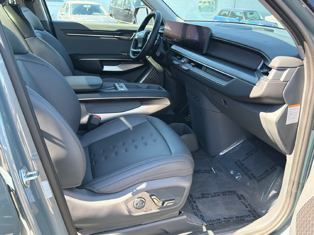 Certified 2024 Kia EV9 Wind AWD/4WD image 16
