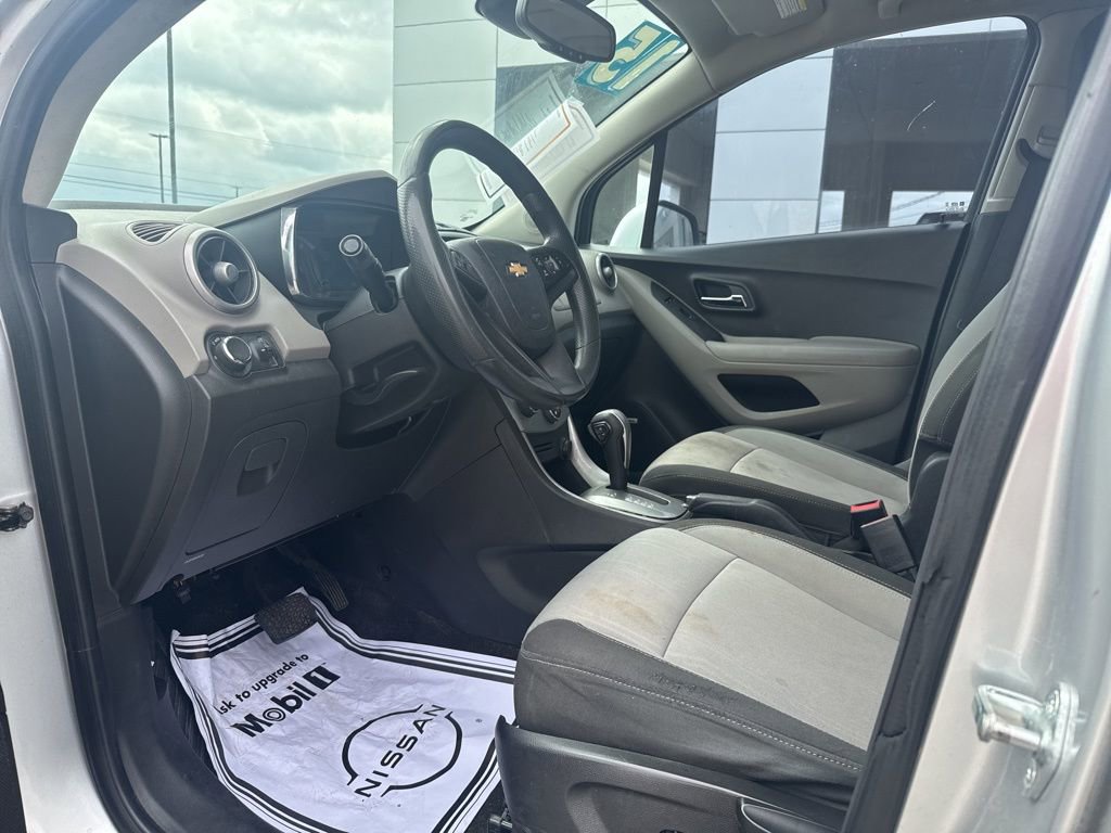 Used 2015 Chevrolet Trax LT w/ LT Sun and Sound Package image 10