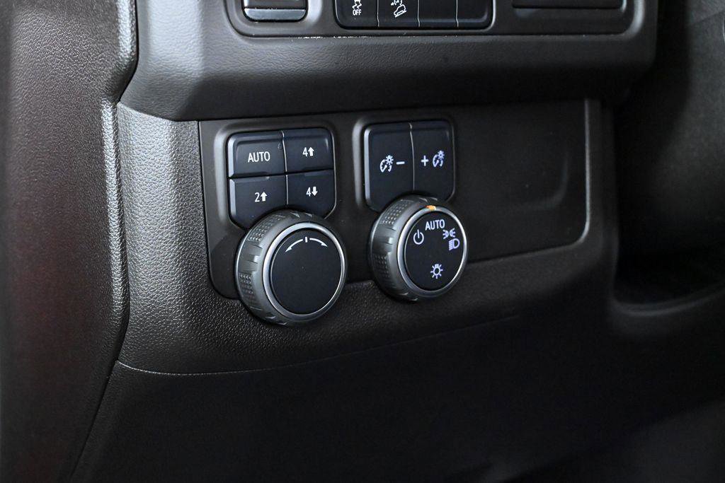 Used 2021 Chevrolet Tahoe Z71 w/ Luxury Package image 27