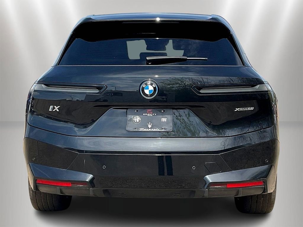 Used 2023 BMW iX xDrive50 w/ Sport Package AWD/4WD image 5