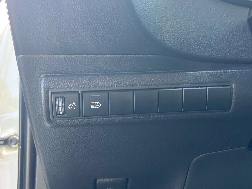 Used 2020 Toyota Corolla LE FWD image 20
