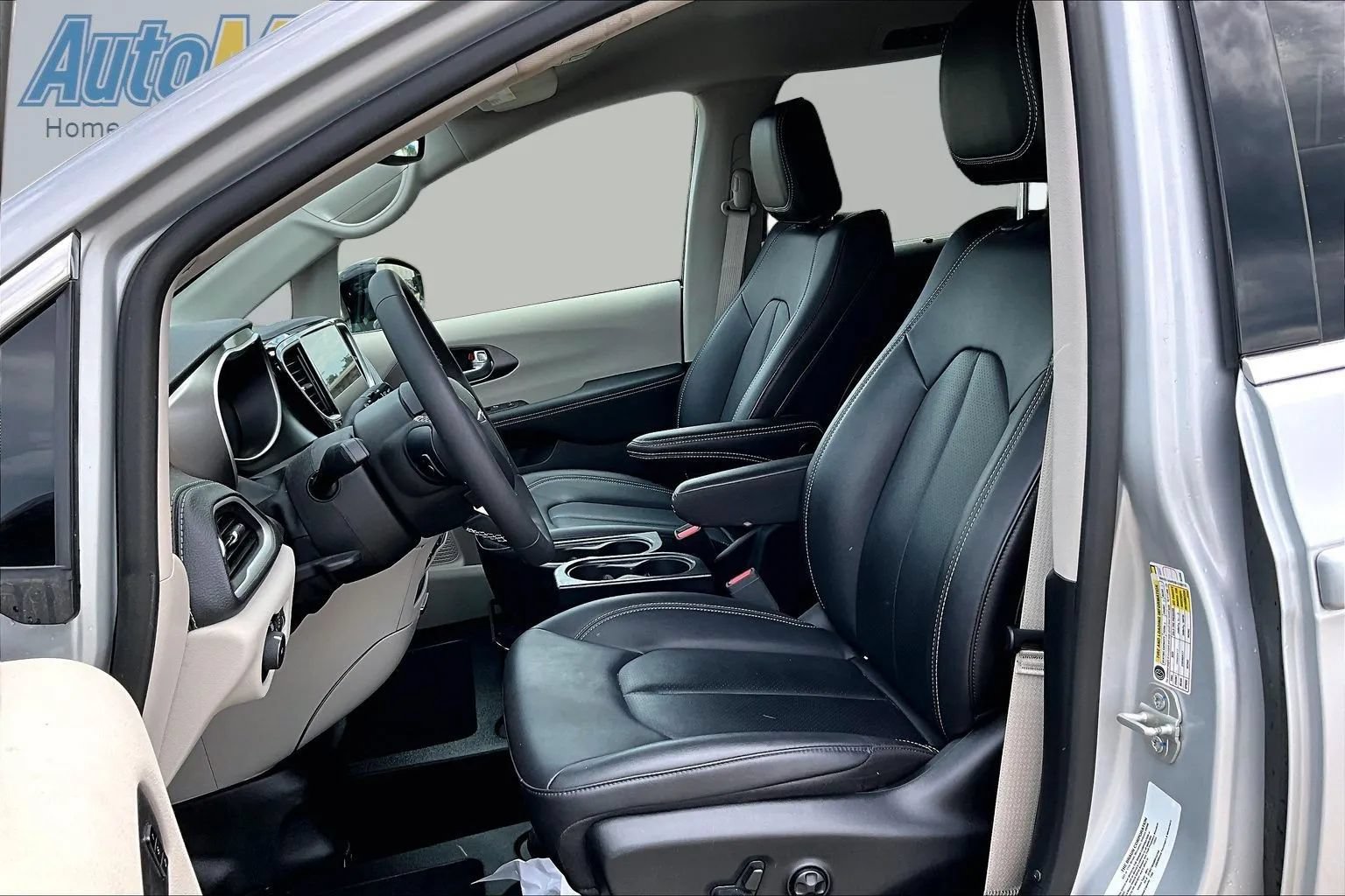 Used 2024 Chrysler Pacifica Touring-L FWD image 20