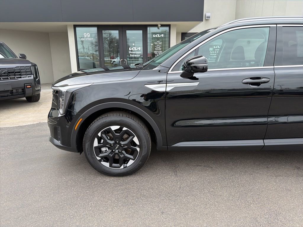 Used 2025 Kia Sorento S image 10