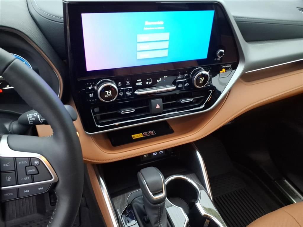 Used 2026 Toyota Highlander Platinum image 35