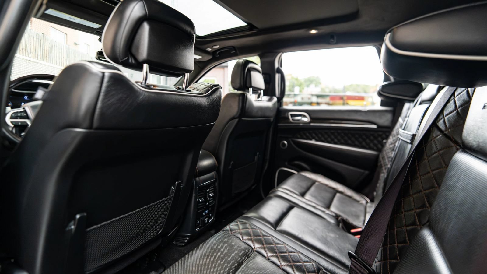 Used 2020 Jeep Grand Cherokee Summit AWD/4WD image 30