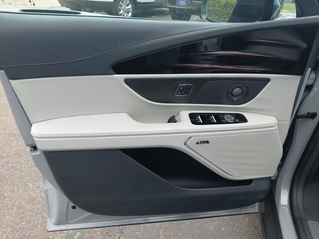 New 2026 Lincoln Nautilus Reserve w/ Jet Appearance Package AWD/4WD image 15