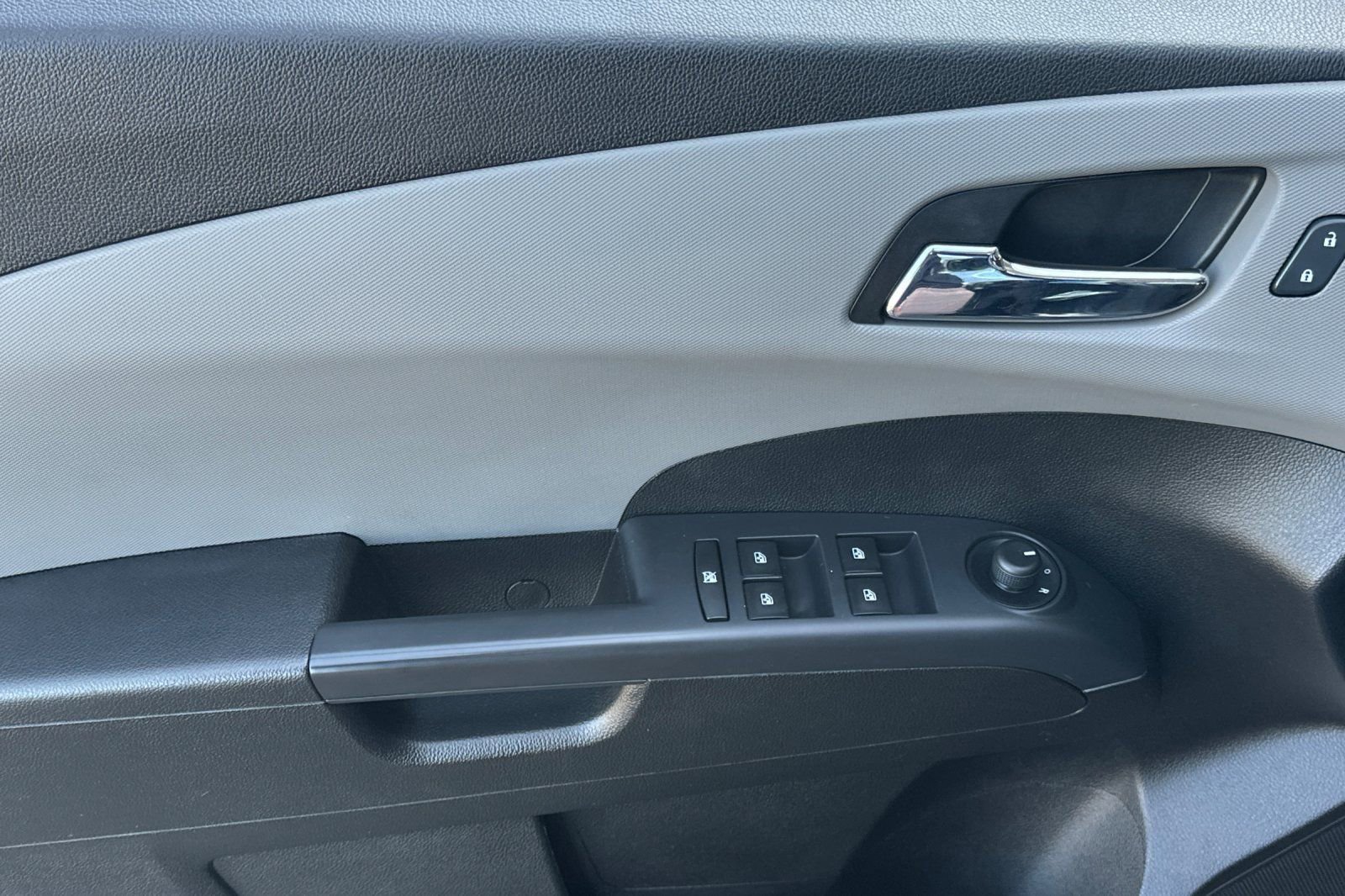 Used 2014 Chevrolet Sonic LT w/ Fun and Sun Package FWD image 11