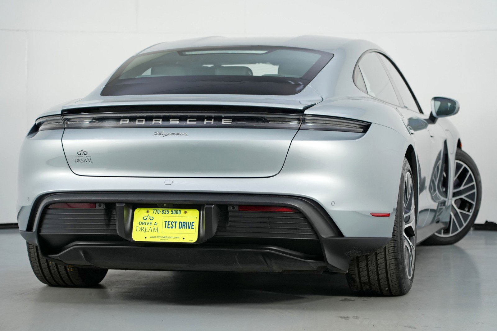 Used 2021 Porsche Taycan RWD image 5