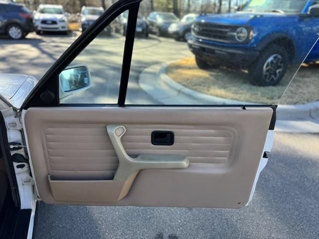 Used 1992 BMW 325i Convertible RWD image 21