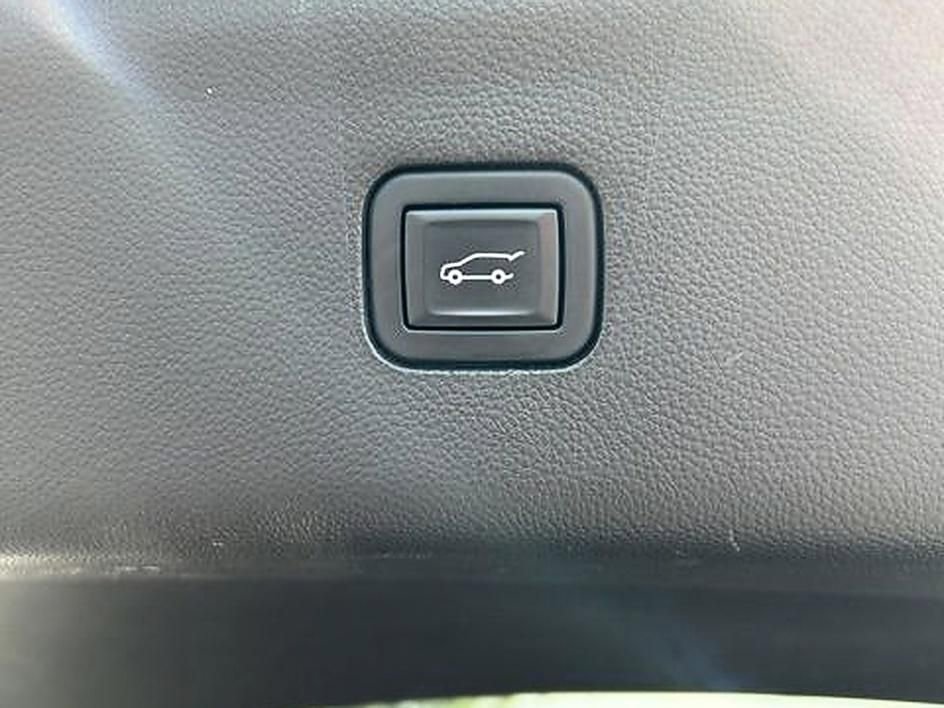 Used 2020 Buick Enclave Essence w/ Sound and Sites Package AWD/4WD image 11